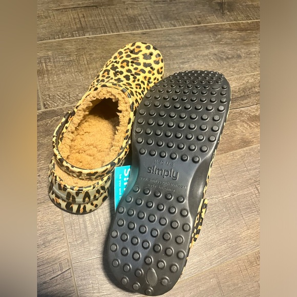 Simply Southern Fleece Clogs - Leopard Print Size 10 - Picture 5 of 9